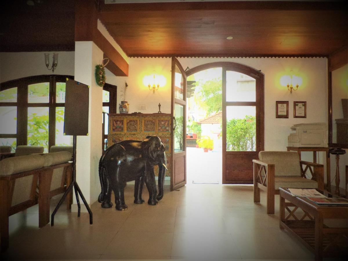 โรงแรมเดอะคิลเลียนส์บูติค Kochi ภายนอก รูปภาพ