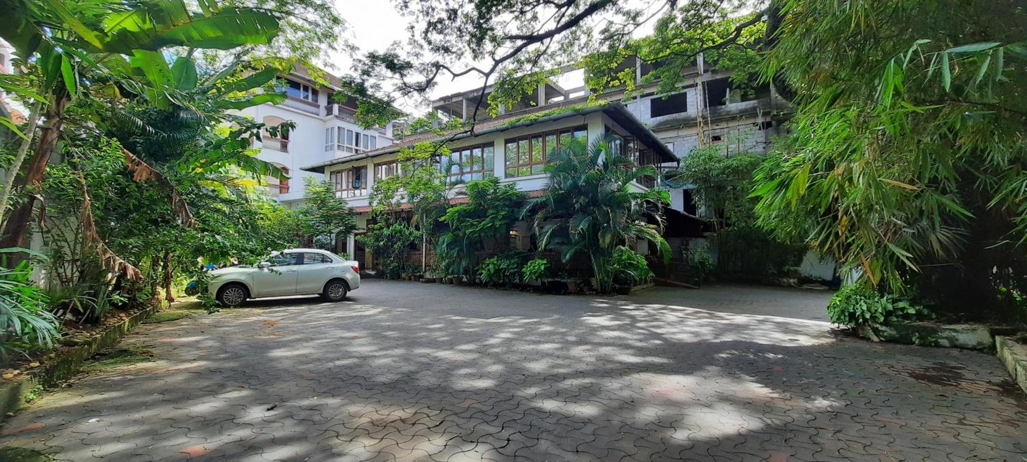 โรงแรมเดอะคิลเลียนส์บูติค Kochi ภายนอก รูปภาพ